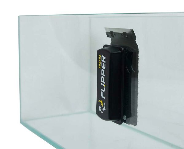 Flipper Nano 2-in-1 Magnetic Algae Cleaner for Glass Aquariums - Image 3